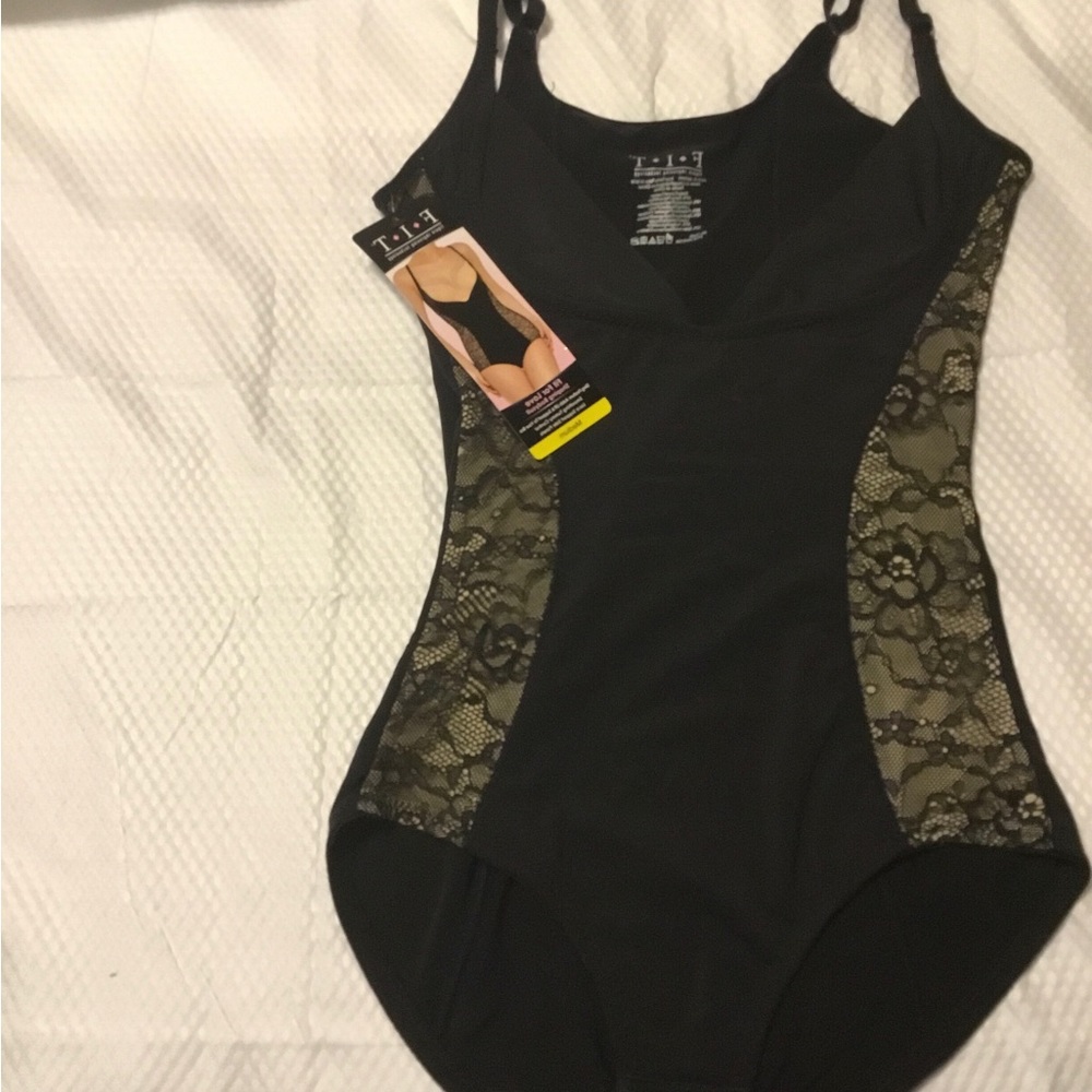 HP-“F.I.T” FIGURE IMPROVING TECHNOLOGY BLACK SHAPING BODYSUIT. / SIZE M/ NWT